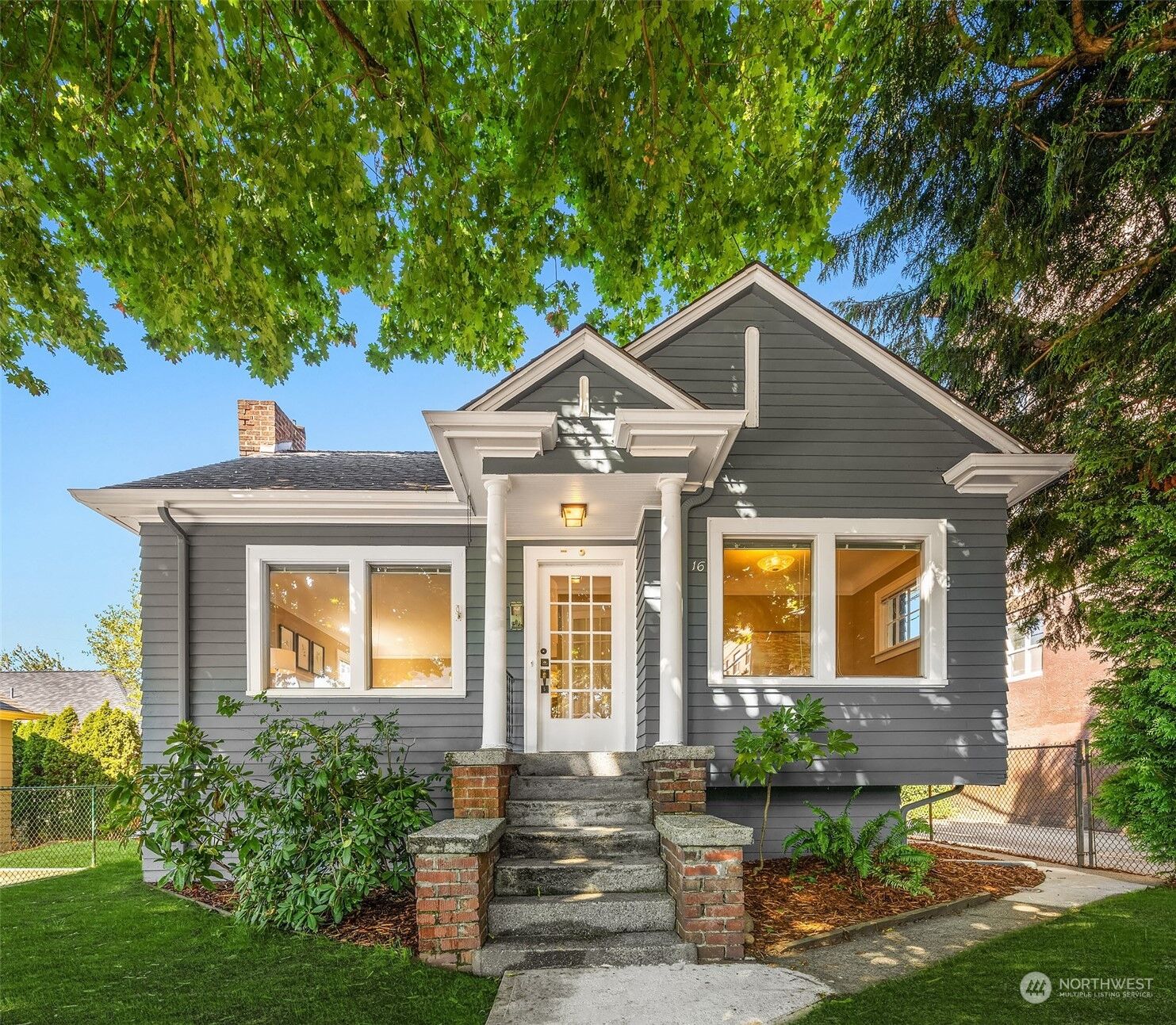 Property Photo:  16 W Garfield Street  WA 98119 