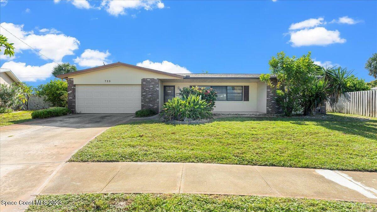 Property Photo: 725 S Robin Way FL 32937