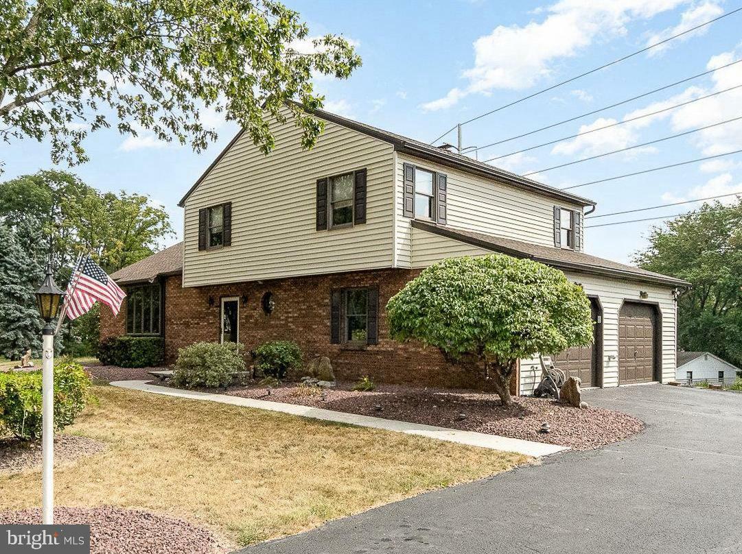 Property Photo:  1409 Regency Circle  PA 17110 