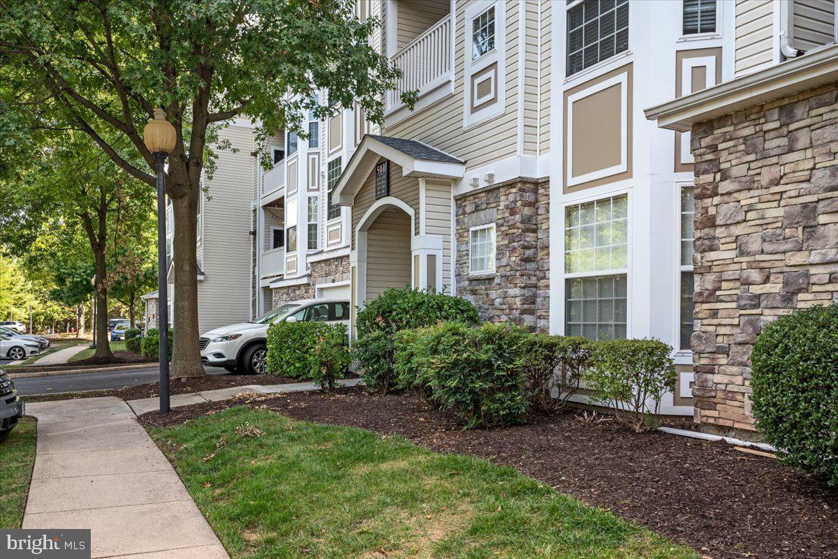 Property Photo: 501 Sunset View Terrace SE 207 VA 20175