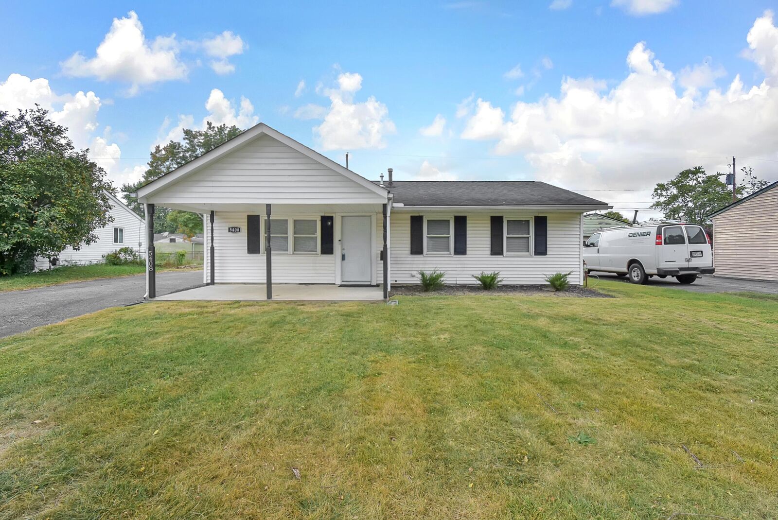 Property Photo:  5408 Cove Avenue  OH 43232 