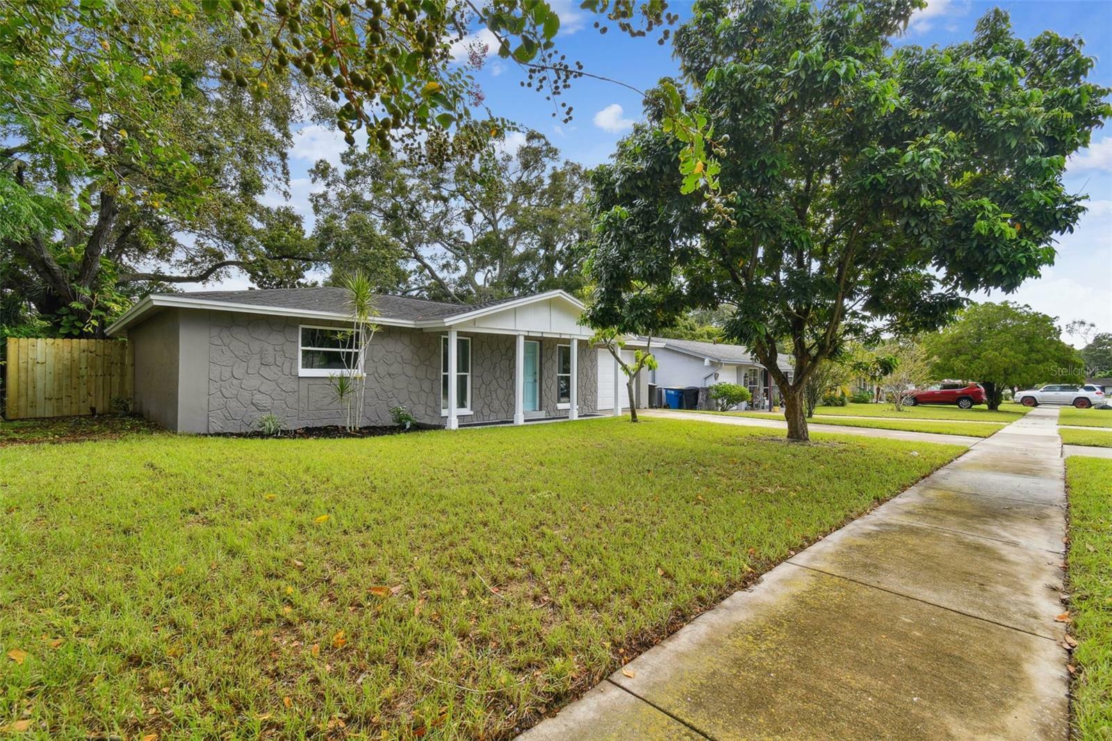 Property Photo:  2801 Candlewood Street  FL 33759 