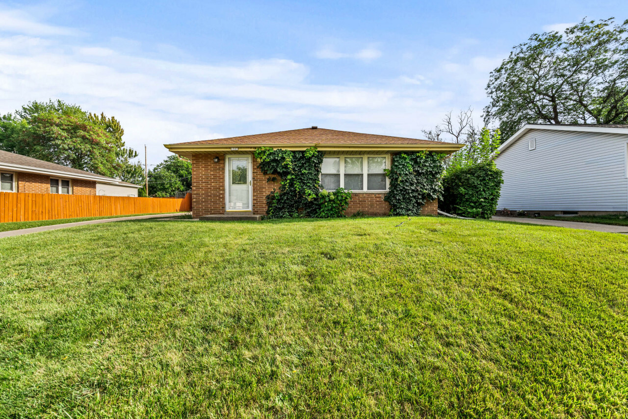 Property Photo: 1501 W Wanda Ave WI 53221