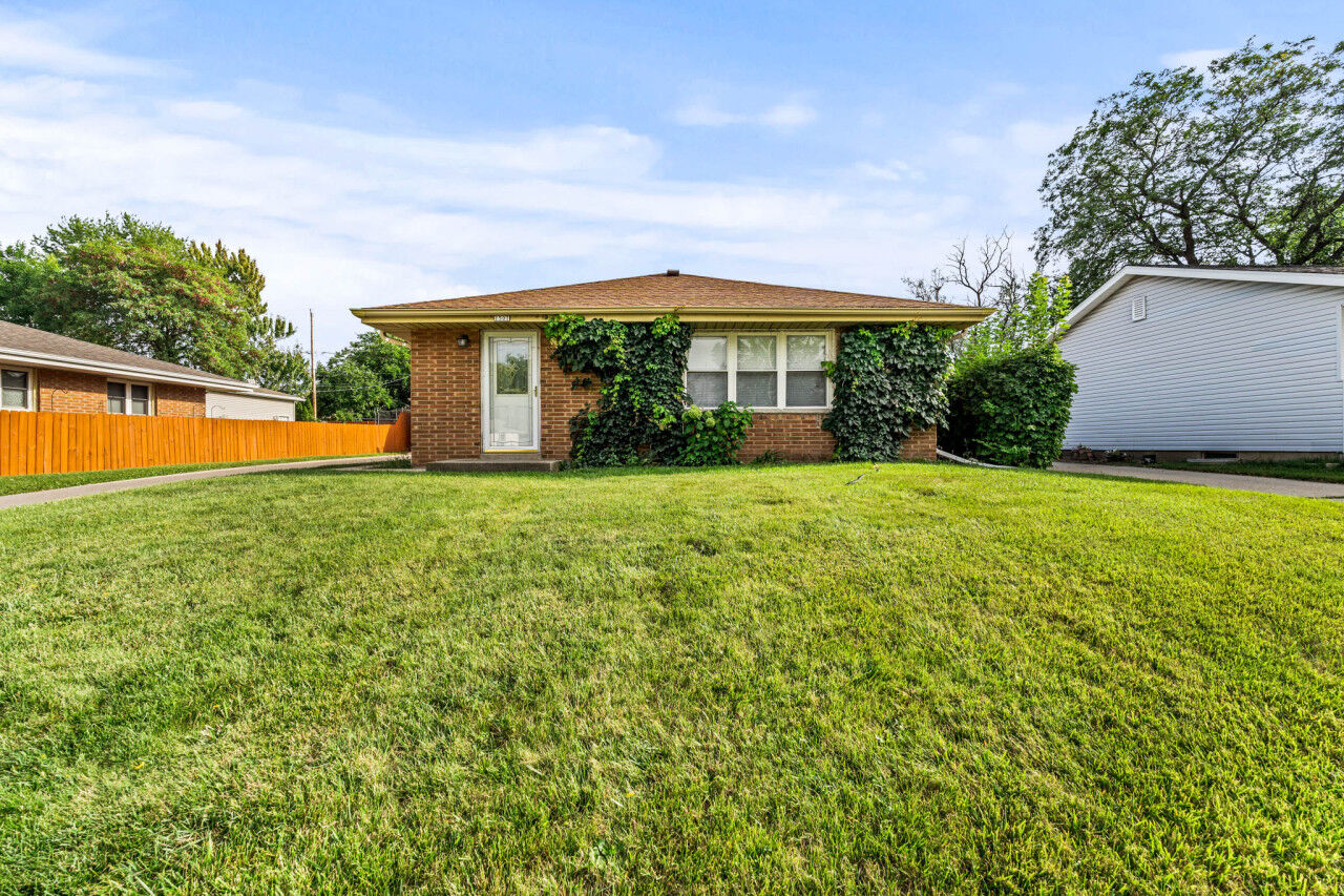 Property Photo:  1501 W Wanda Ave  WI 53221 