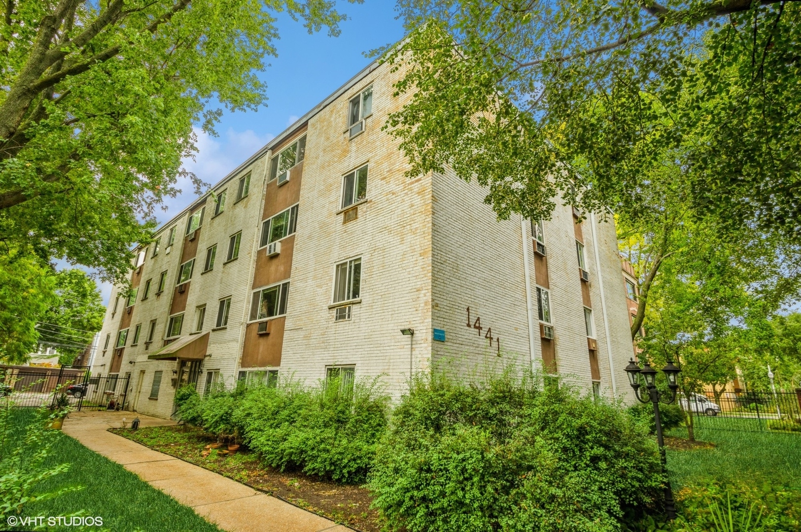 Property Photo:  1441 W Farwell Avenue 2F  IL 60626 