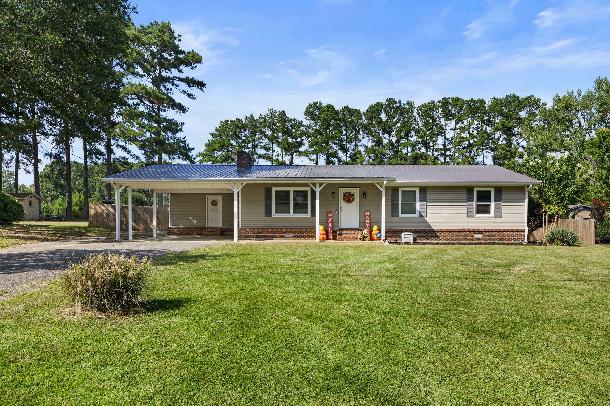 Property Photo: 2219 Hillcrest Road MS 38834