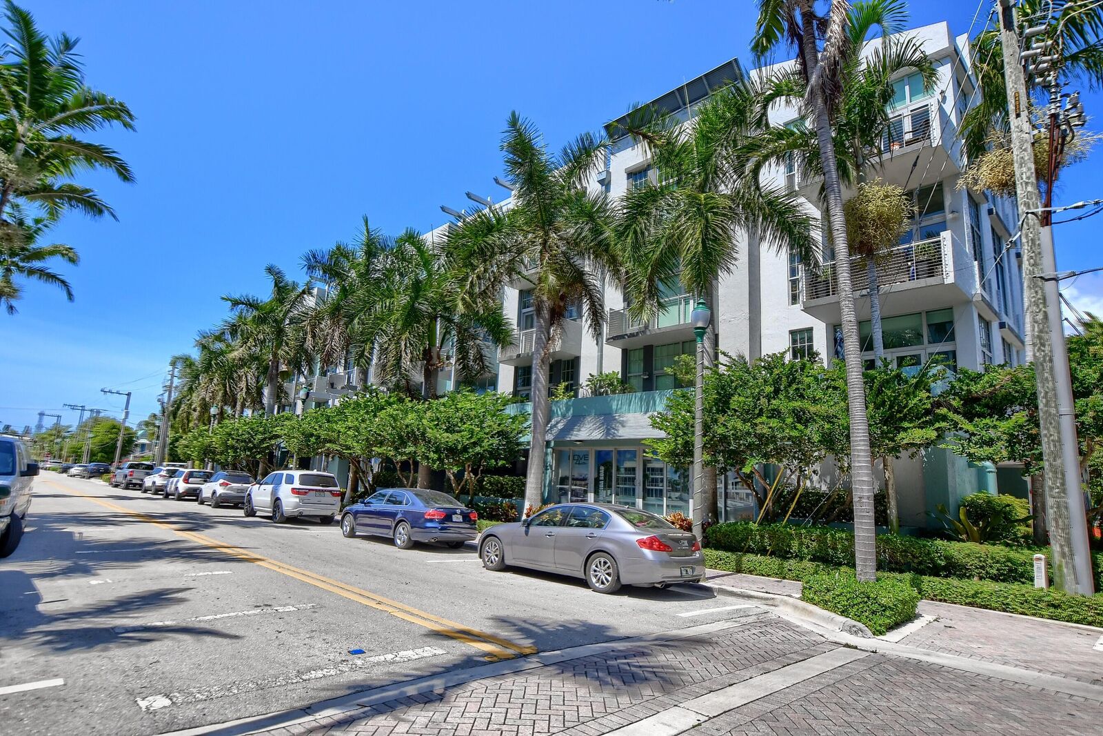 Property Photo: 180 NE 4th Avenue 406 FL 33483
