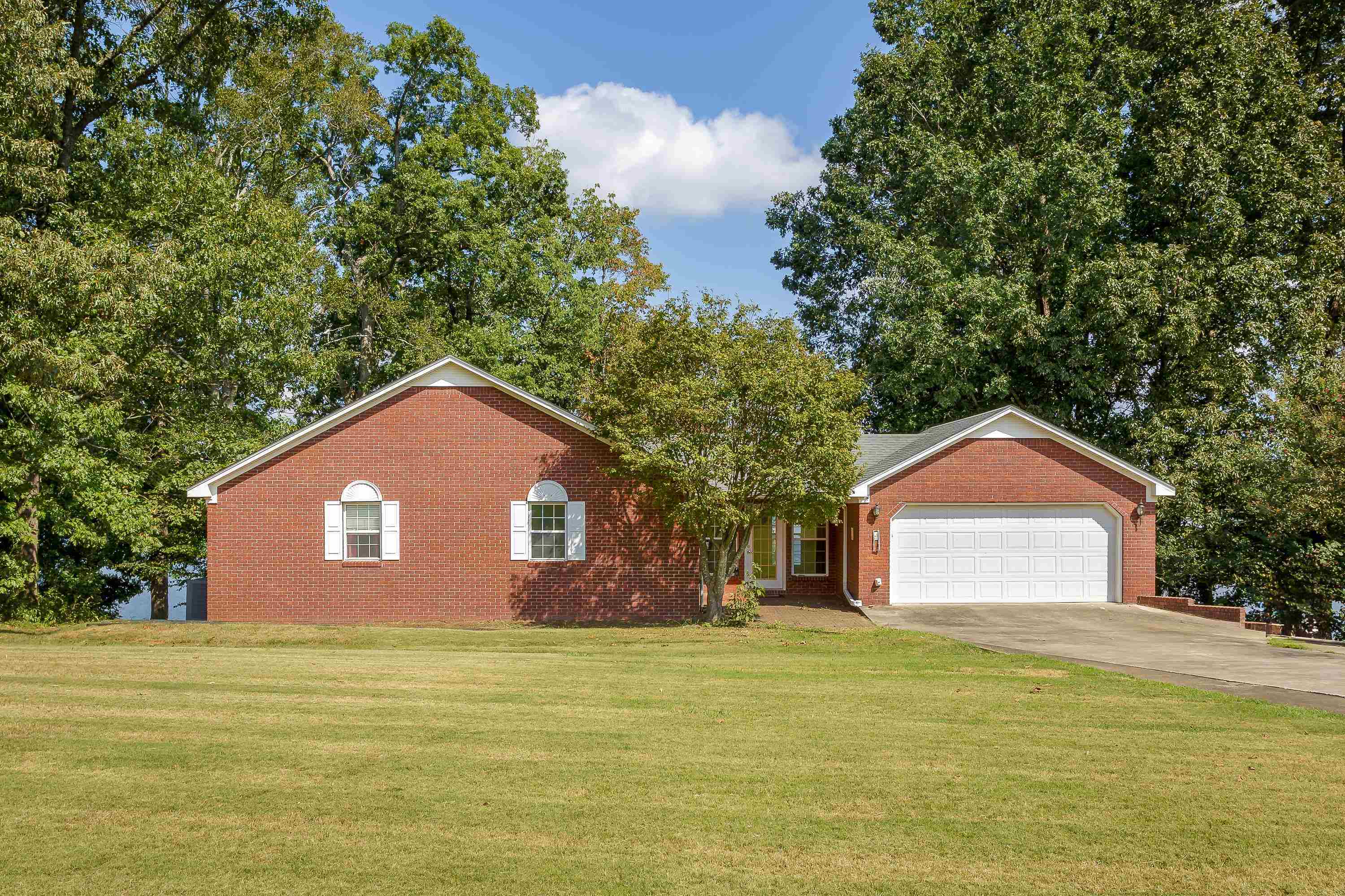 Property Photo:  620 Point Rd  AL 35661 - MUSCLE S 