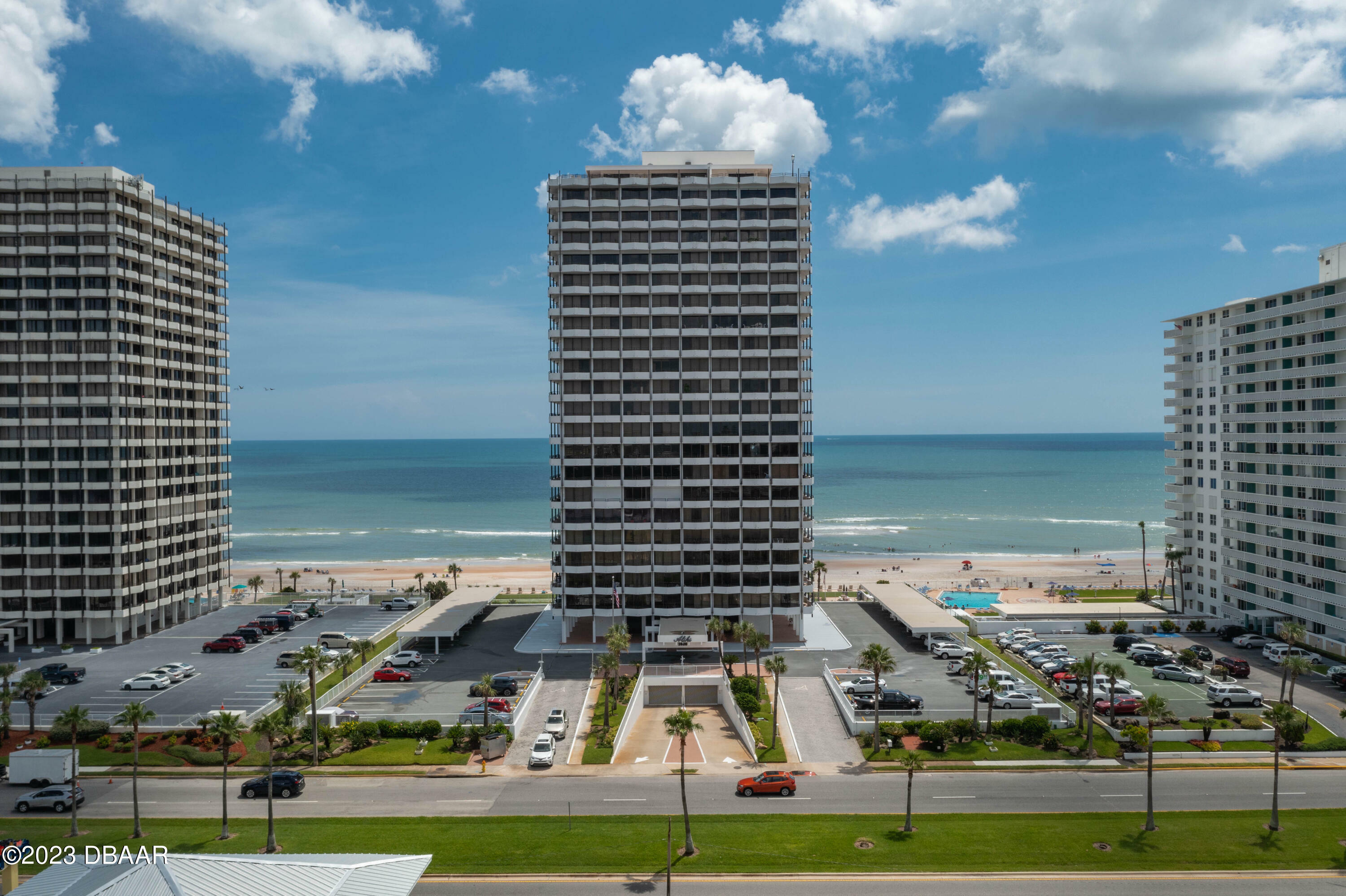 Property Photo: 2828 N Atlantic Avenue FL 32118
