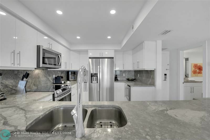Property Photo: 5100 N Ocean Blvd 1402 FL 33308