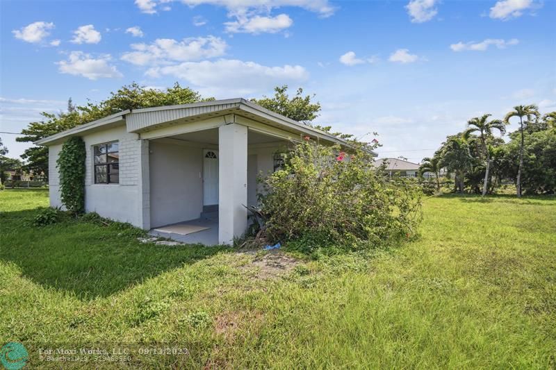 Property Photo: 11400 NW 22nd Ave FL 33167