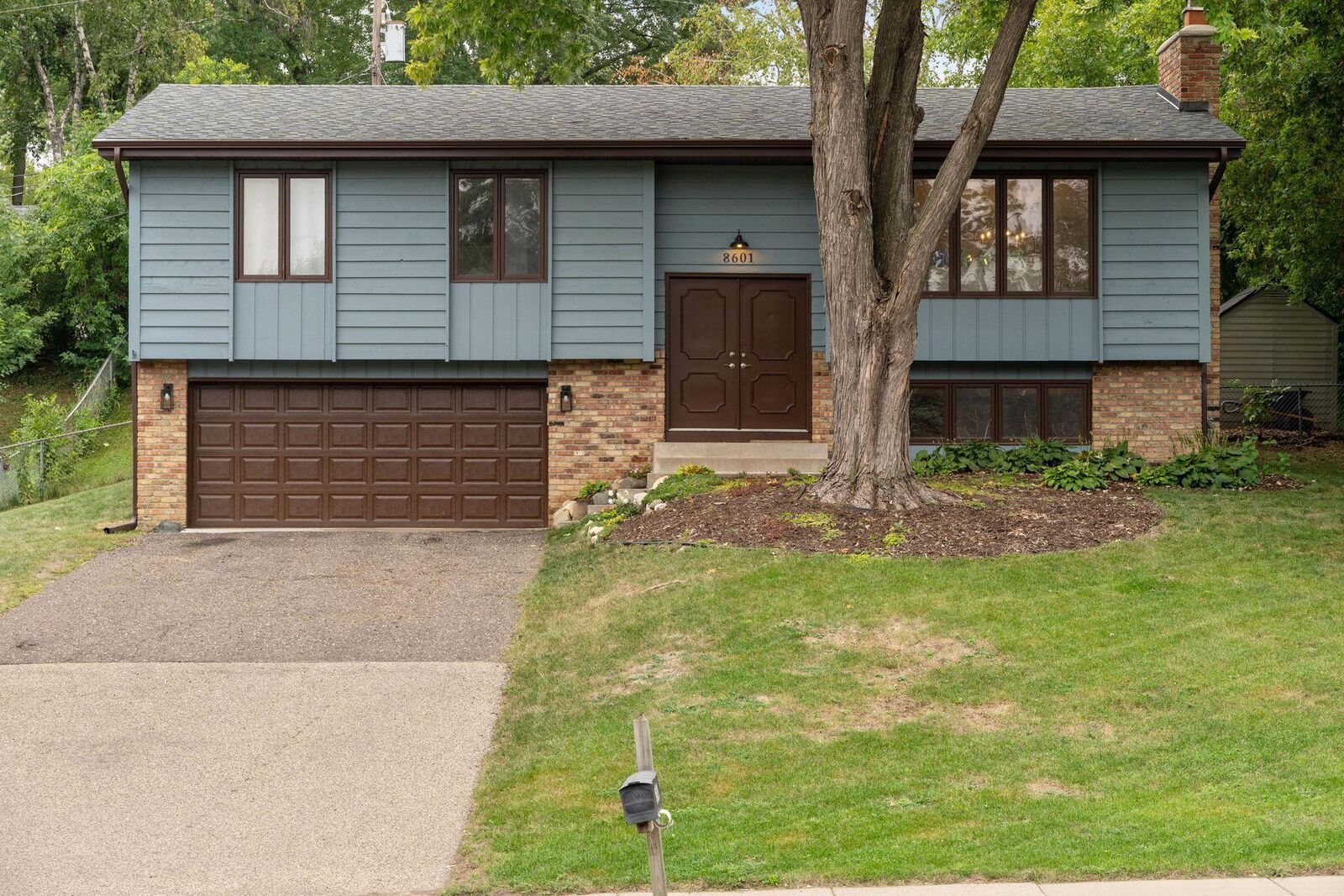 Property Photo:  8601 36th Avenue N  MN 55427 