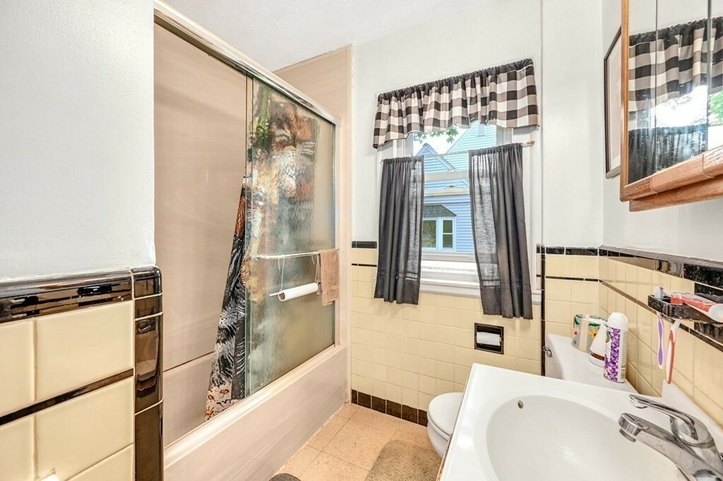 Property Photo: 519 Lake Ave MA 01604