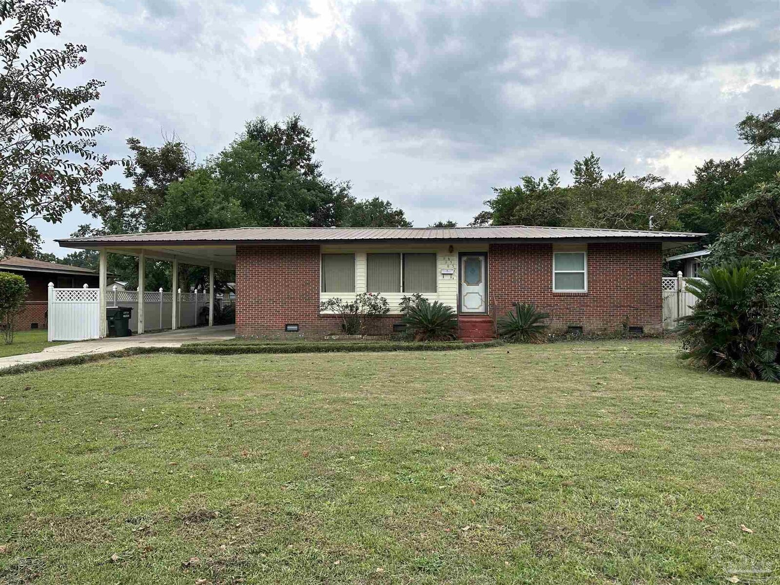 Property Photo: 6557 College Dr FL 32570