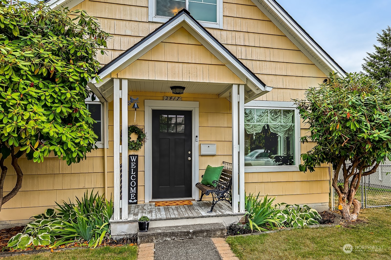 Property Photo:  2417 Pine Street  WA 98201 