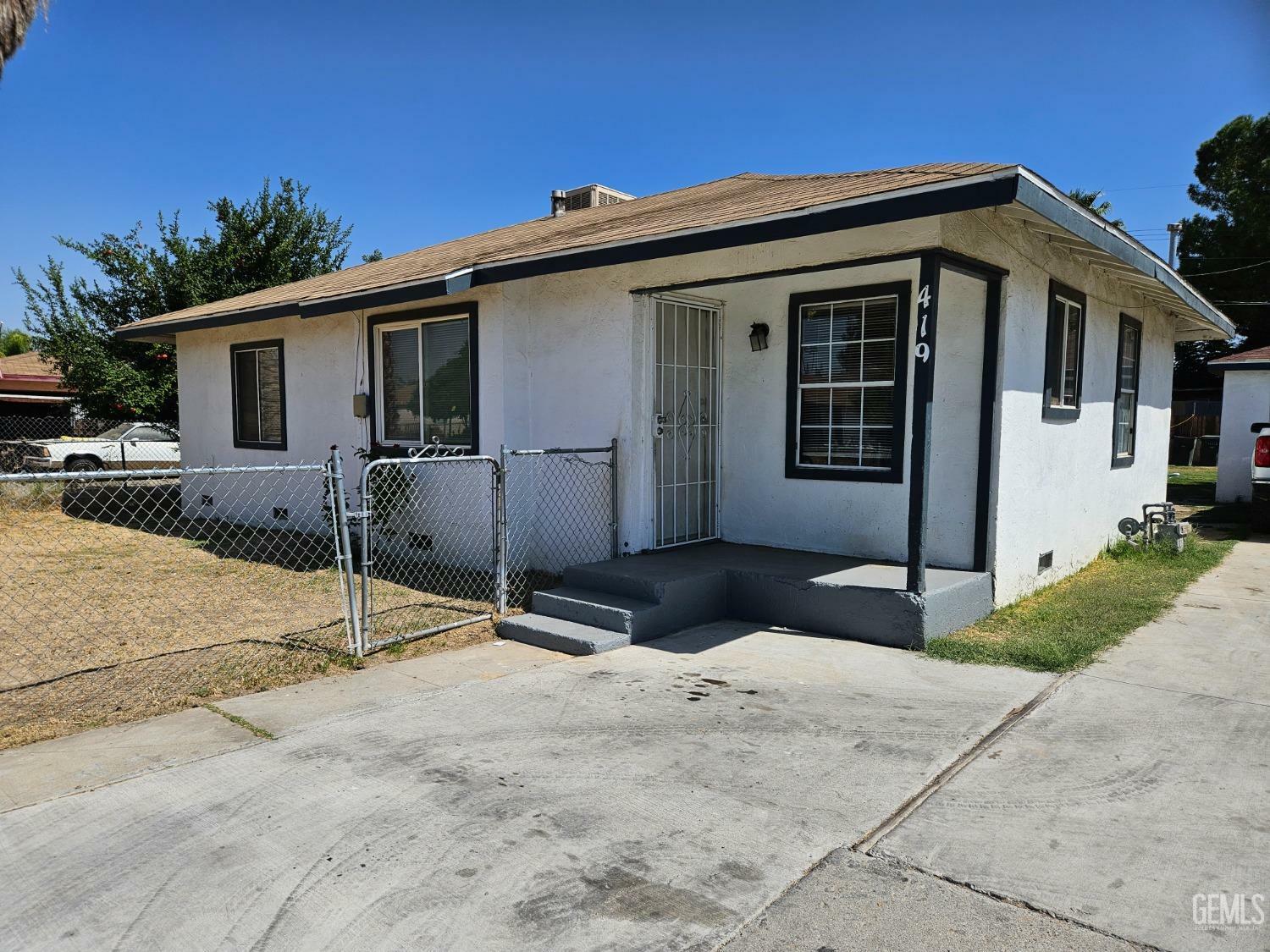 Property Photo: 419 Hazel Street CA 93307