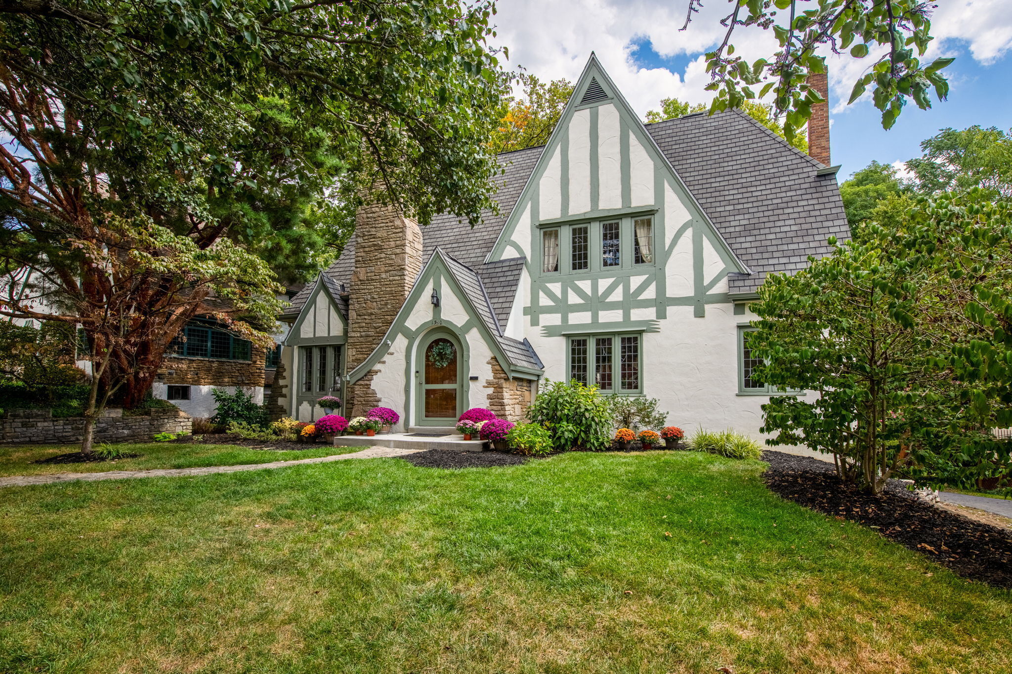 Property Photo: 1310 Park Ridge Place OH 45208