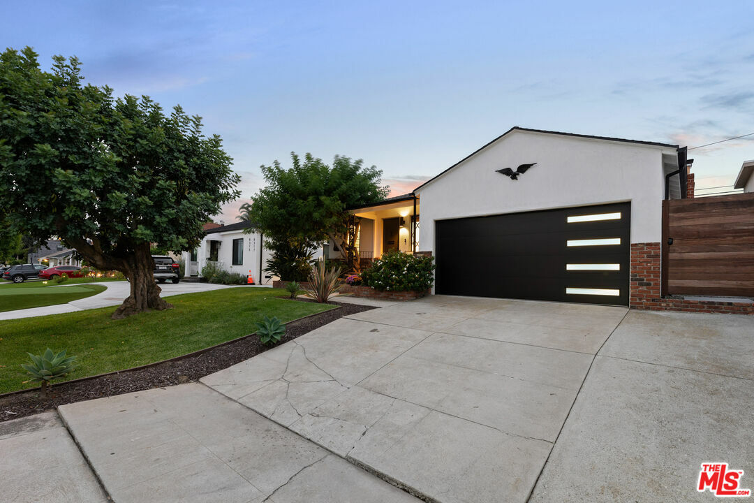 Property Photo: 8311 Colegio Dr CA 90045