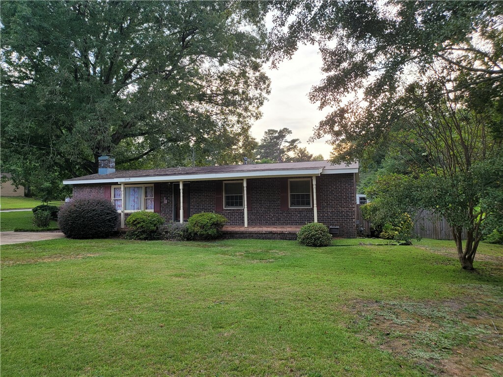 Property Photo:  2508 Hammonds Drive  AL 36801 