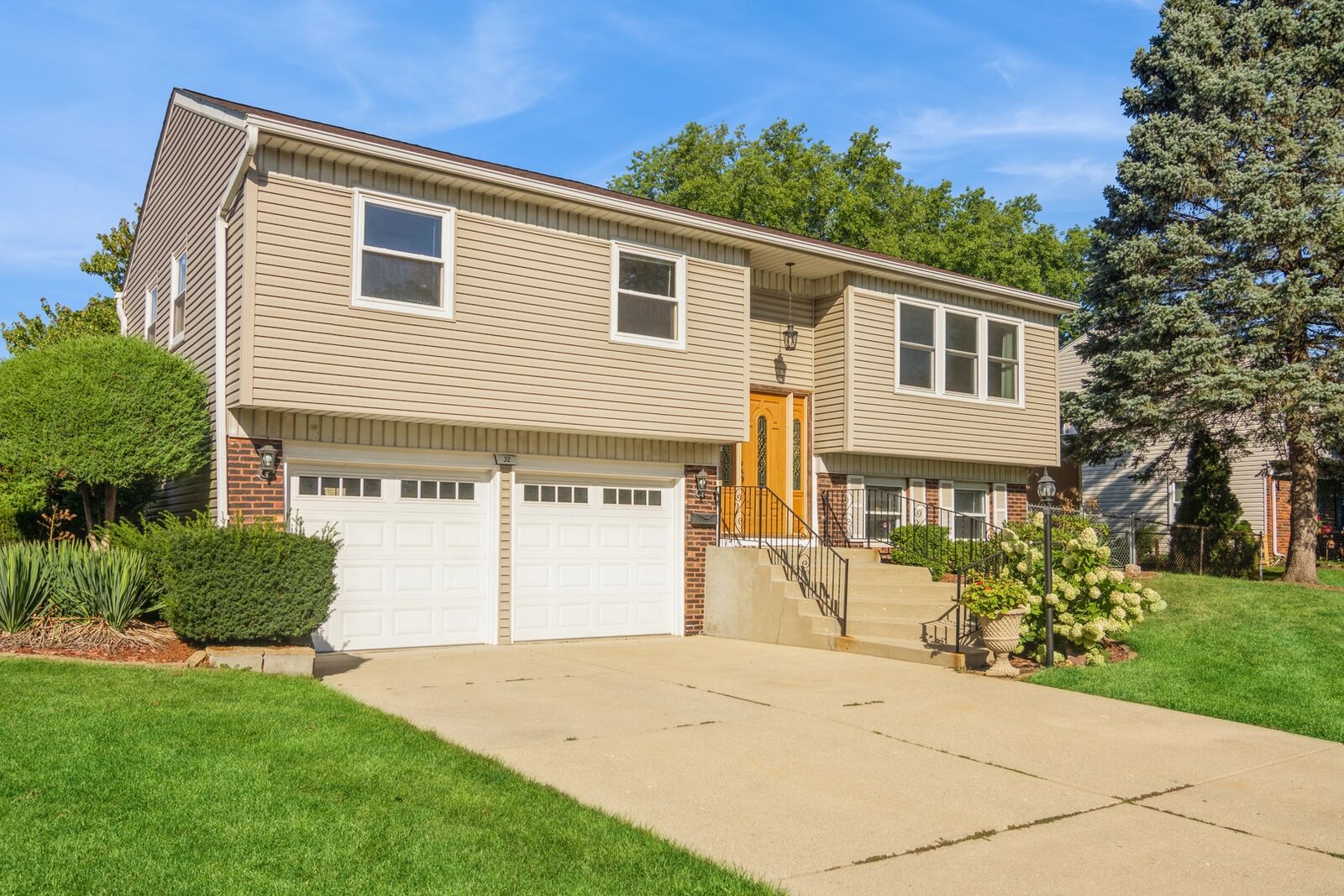 Property Photo: 32 Ellington Drive IL 60194