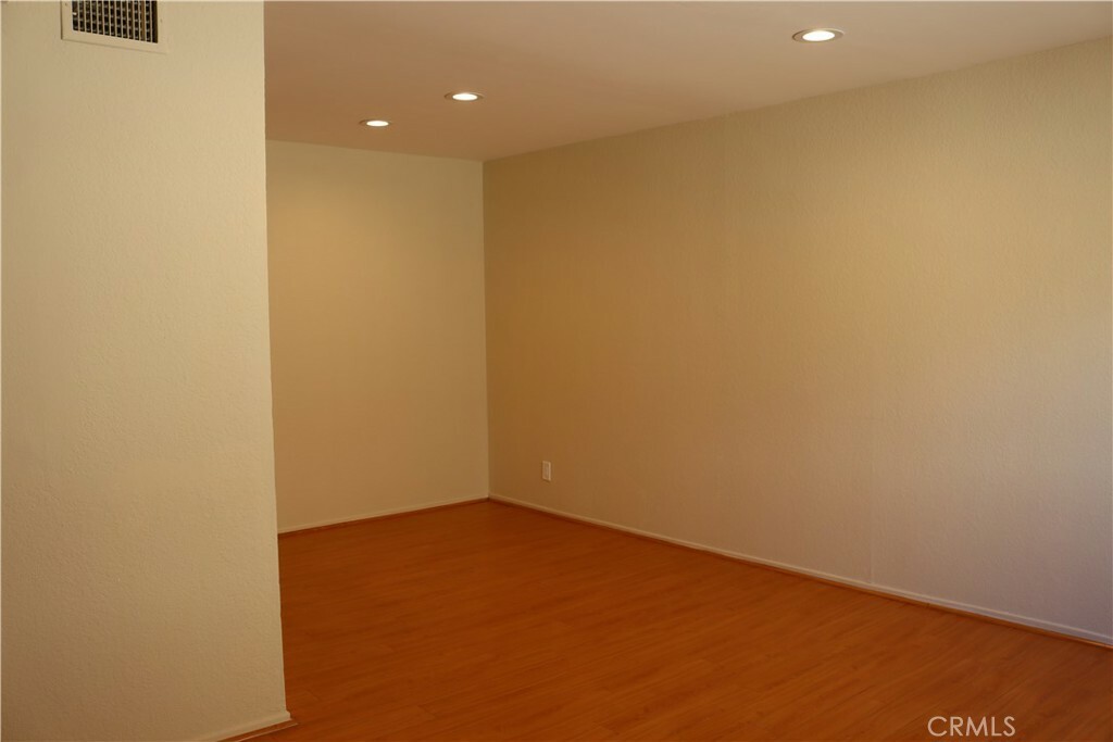 Property Photo:  421 Porter Street 7  CA 91205 