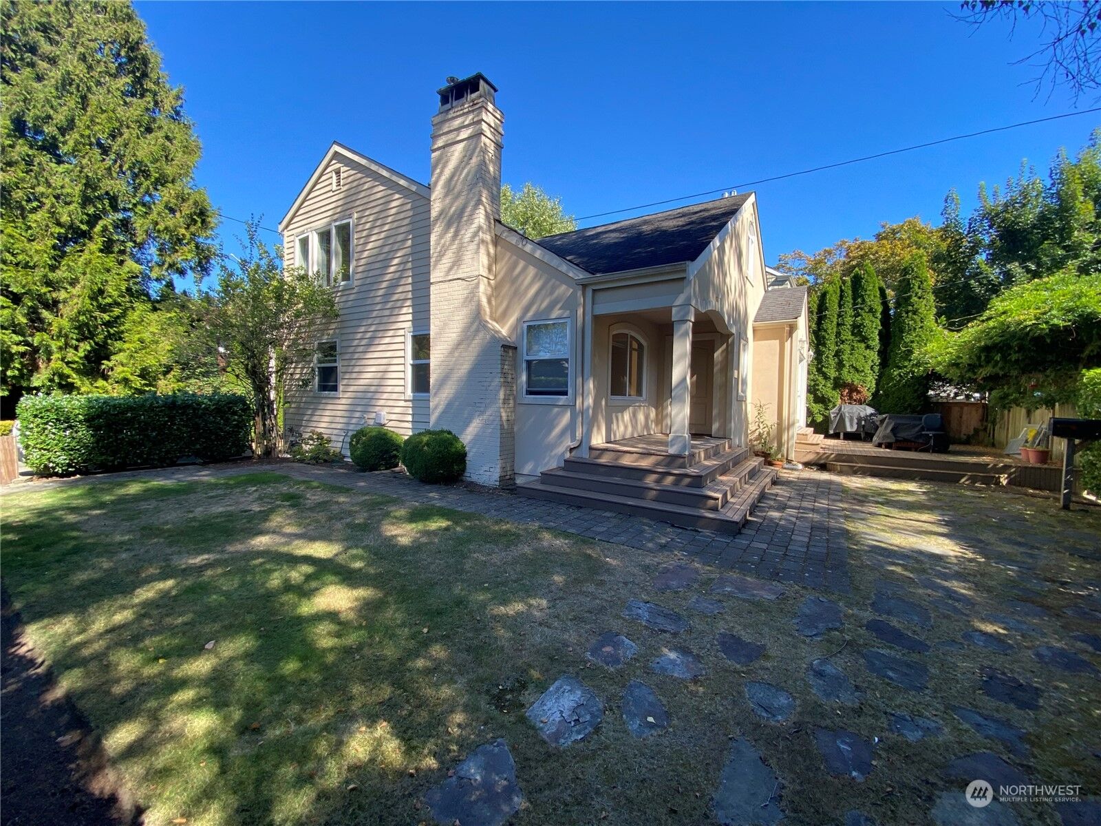 Property Photo: 4802 NE 45th Street WA 98105