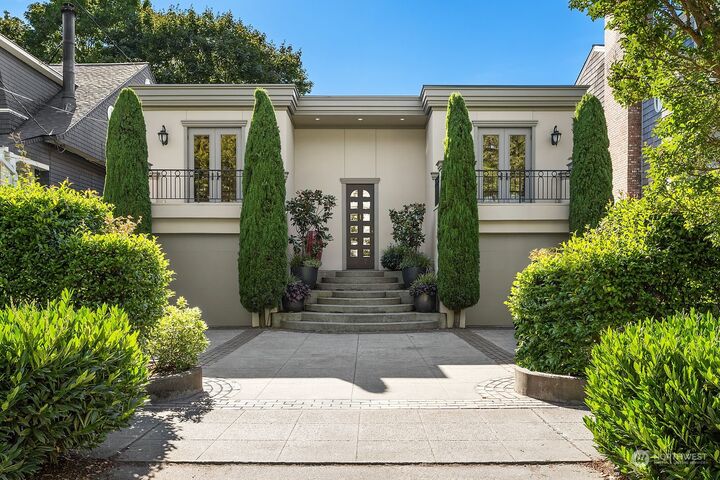 1127 Federal Avenue E  Seattle WA 98102 photo