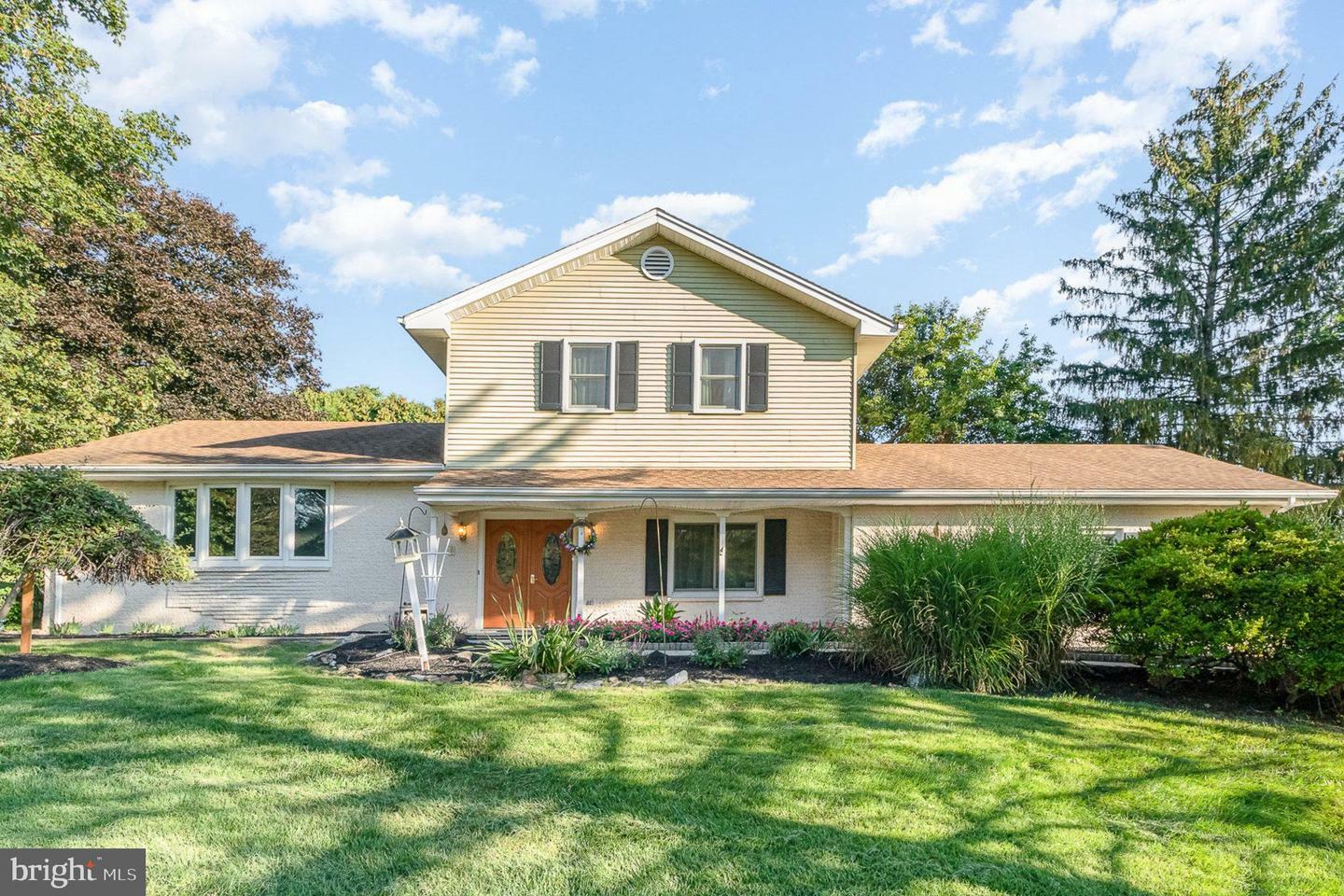 Property Photo:  4306 Meadowcrest Road  PA 17112 