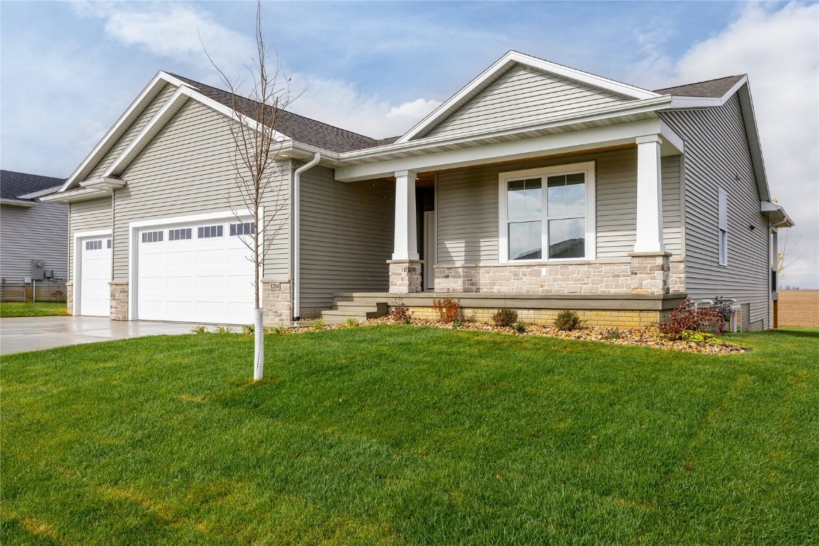 Property Photo:  1284 Hickory Ridge Drive  IA 52302 