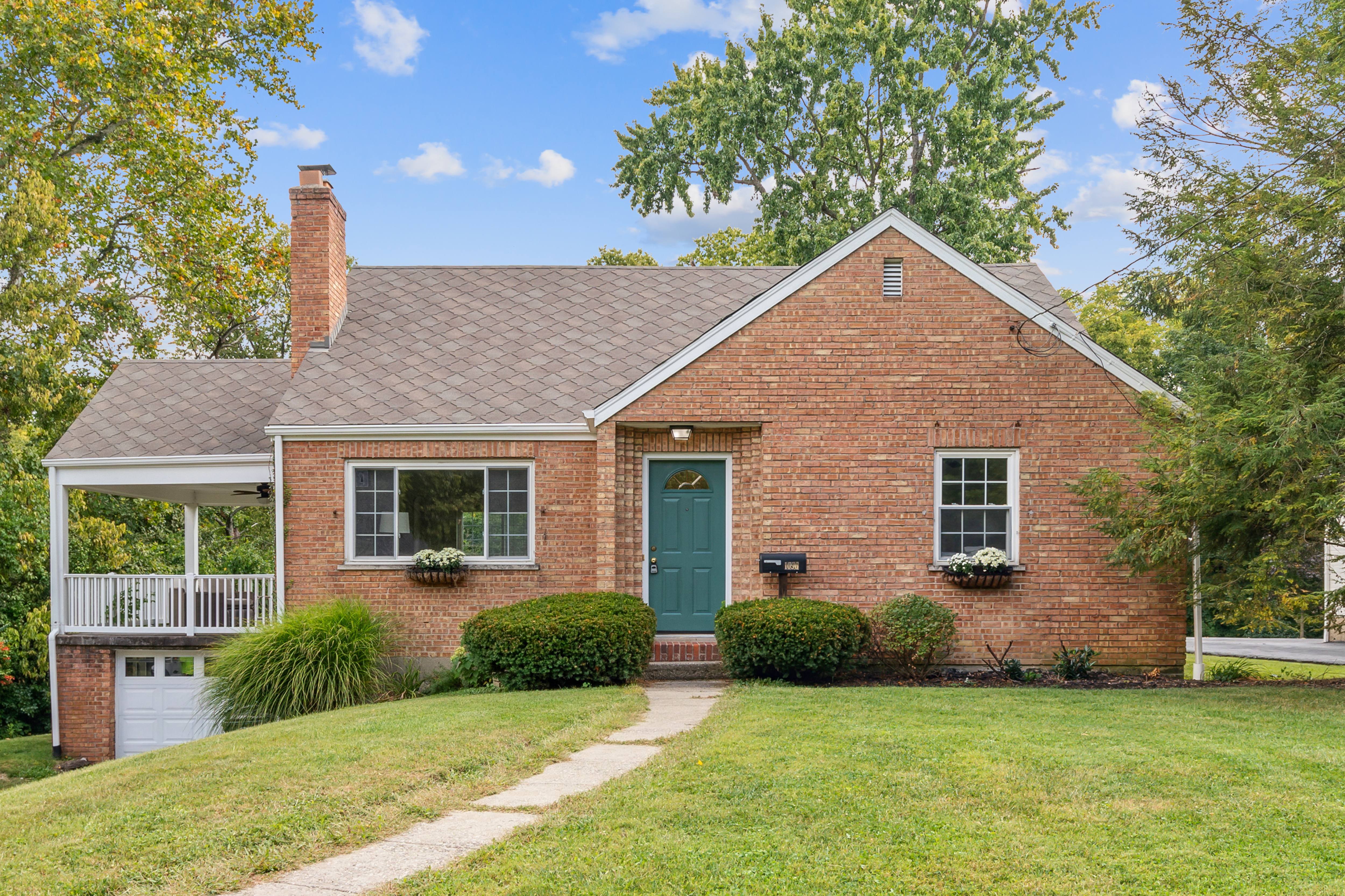 Property Photo: 1096 Laurel Avenue OH 45246