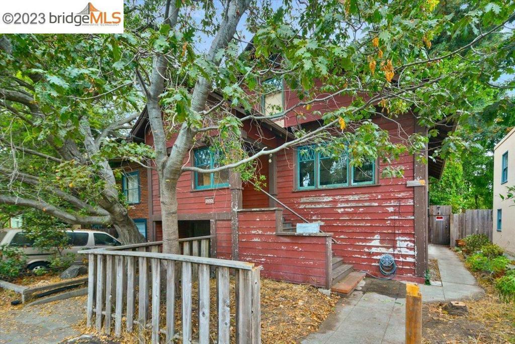 Property Photo:  2133 Essex St  CA 94705 