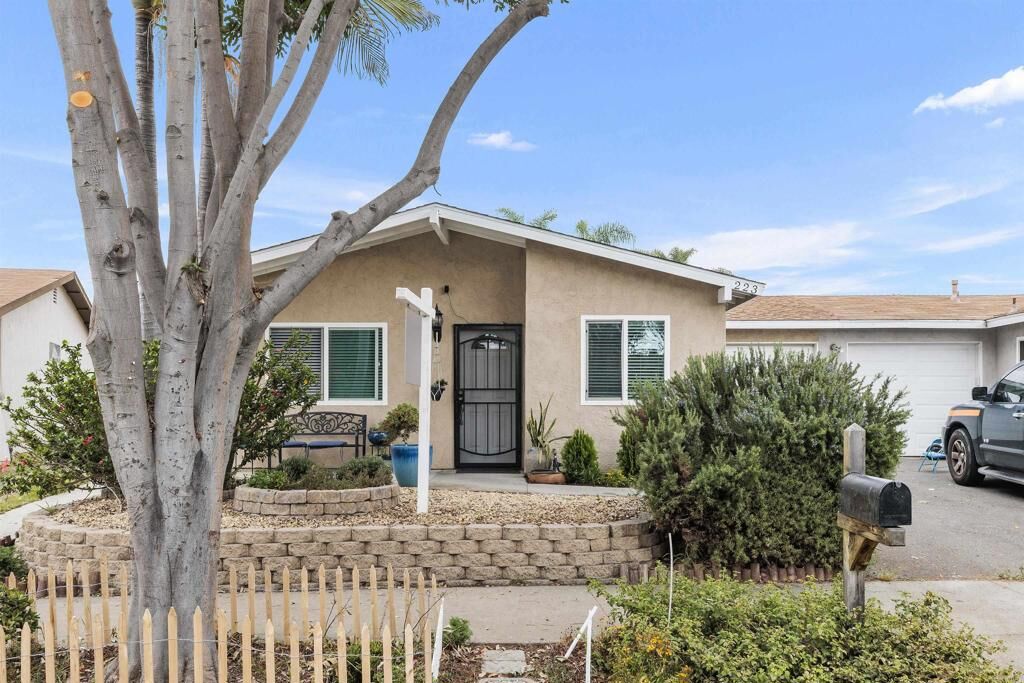 Property Photo:  223 Avenida Del Gado  CA 92057 
