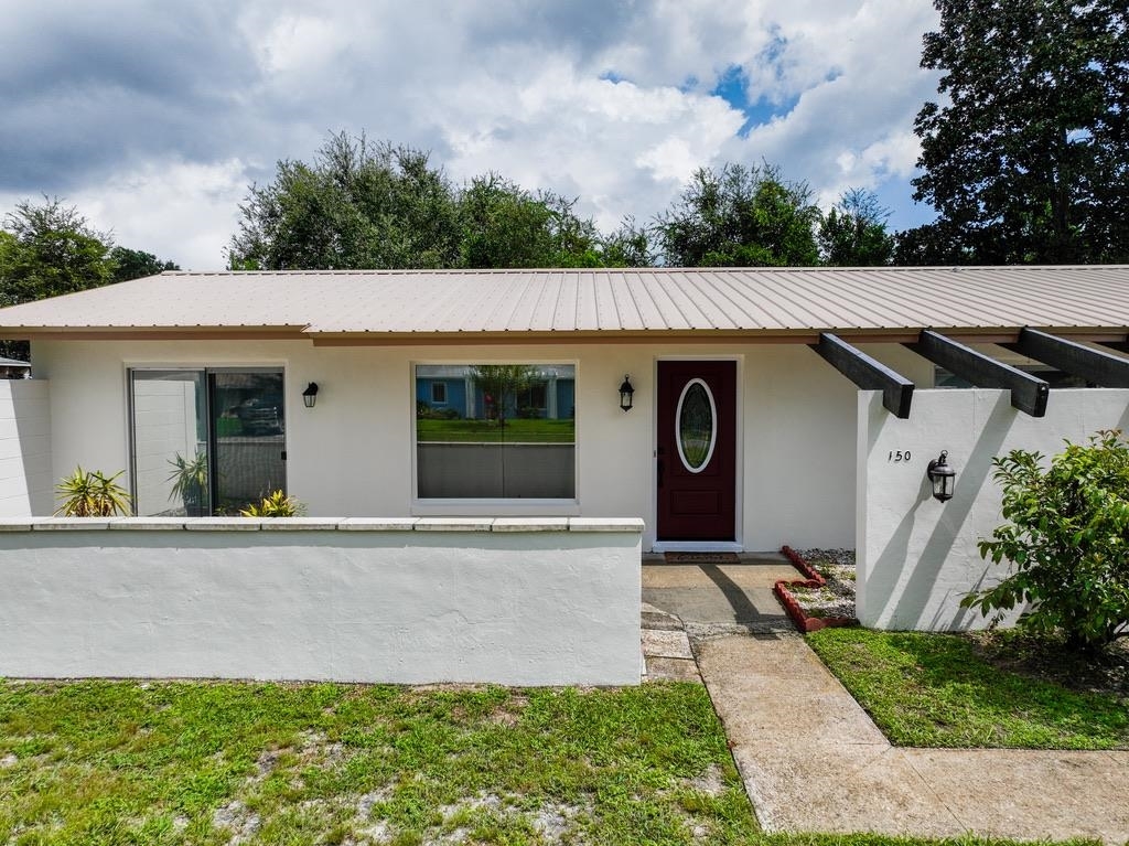 Property Photo:  150 Laguna Ct  FL 32086 