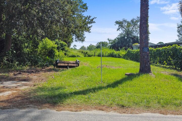 Property Photo:  15450 Old Chisholm Trail  FL 32726 