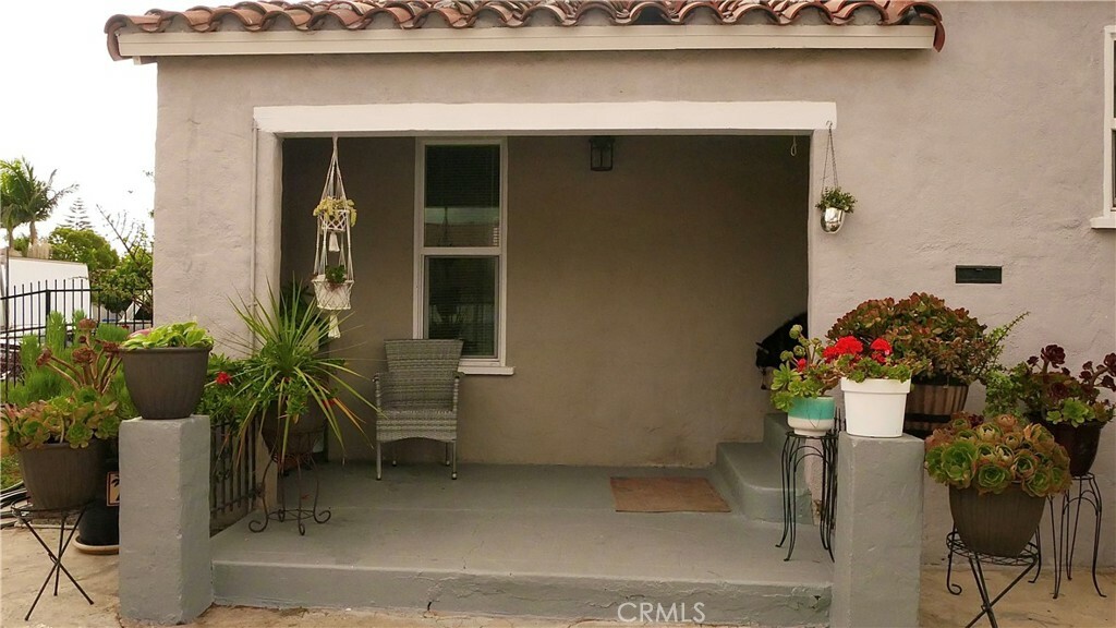 Property Photo:  517 W 110th Street  CA 90044 