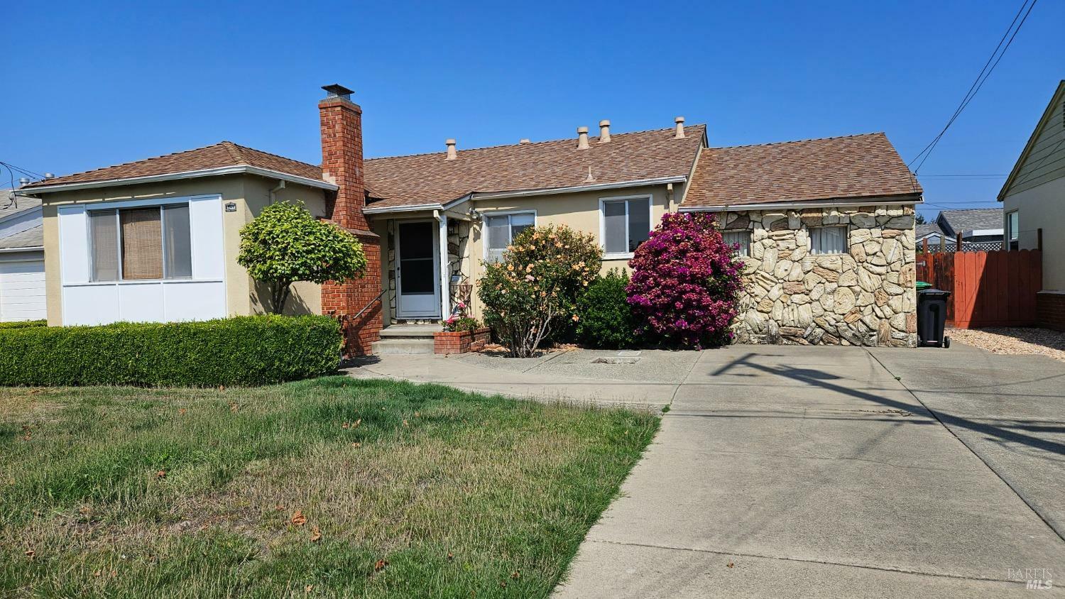 Property Photo:  1453 Dayton Avenue  CA 94579 