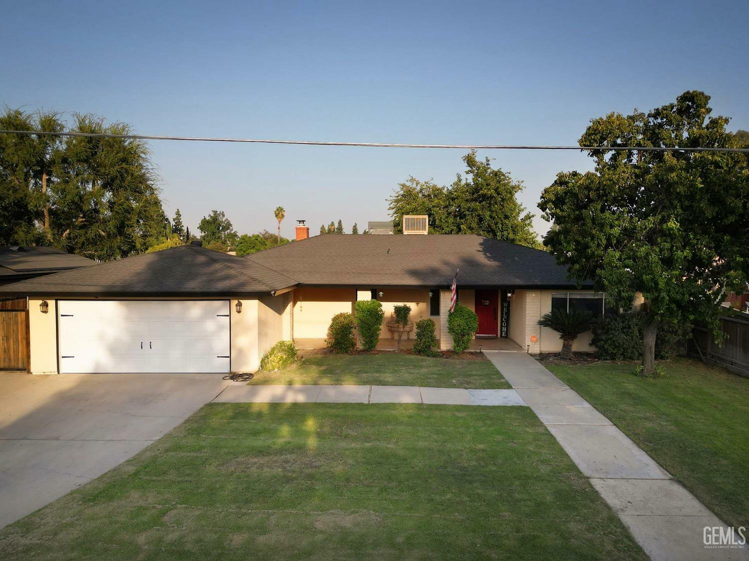 Property Photo:  2200 Jewetta Avenue  CA 93312 