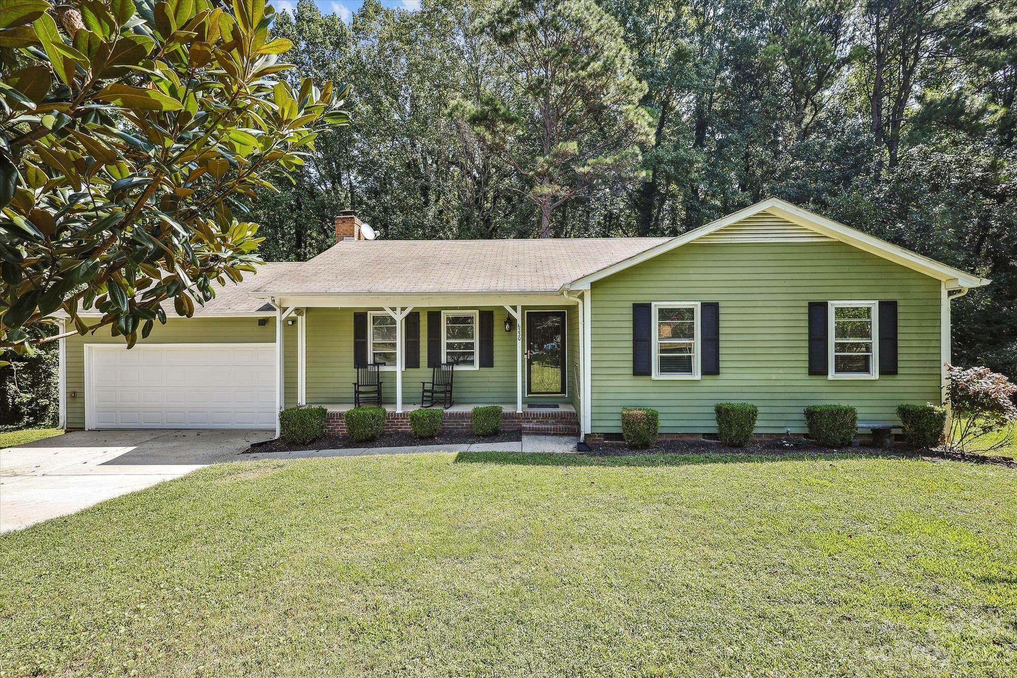 Property Photo: 6230 Mosstree Circle NC 28215