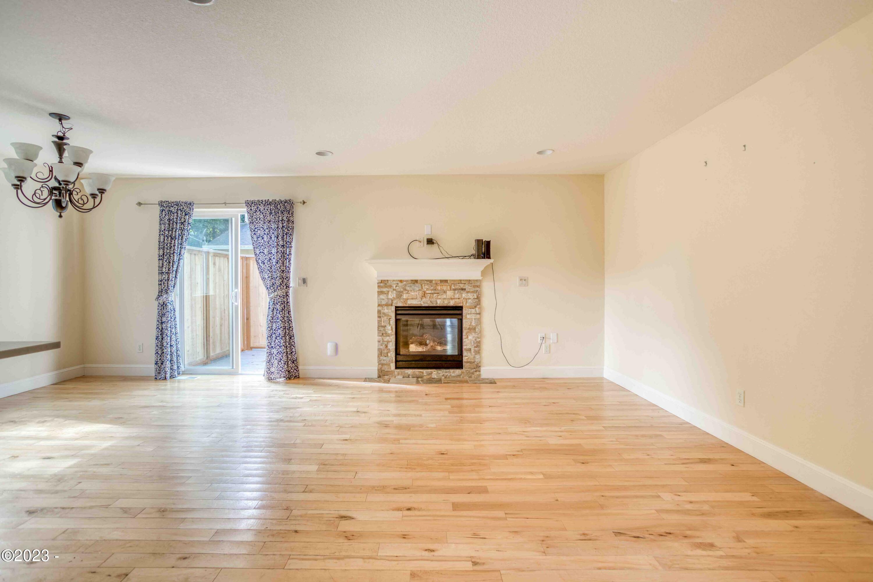 Property Photo:  2915 SW Beach Avenue  OR 97367 