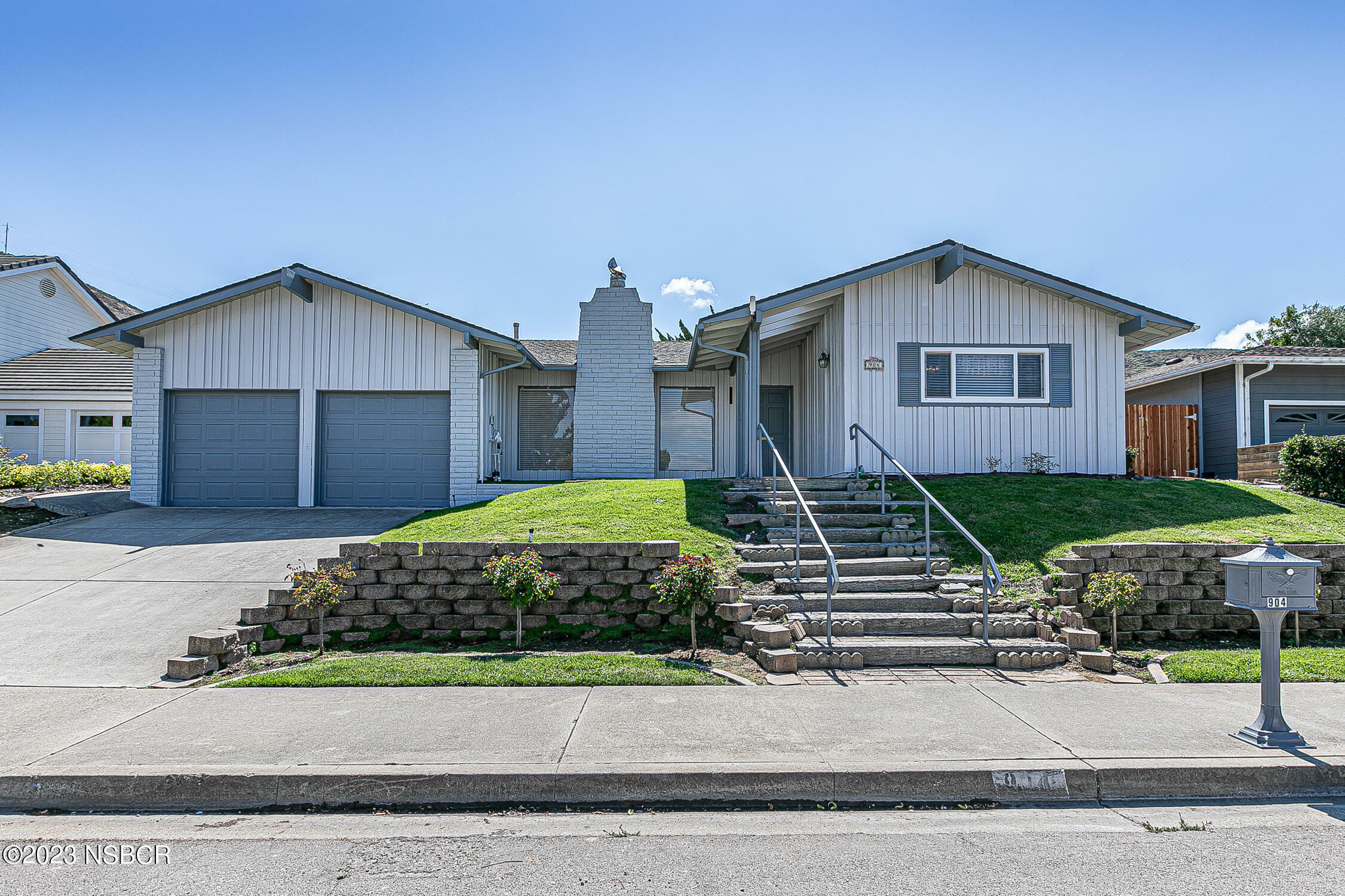 Property Photo: 904 Clemens Way CA 93436