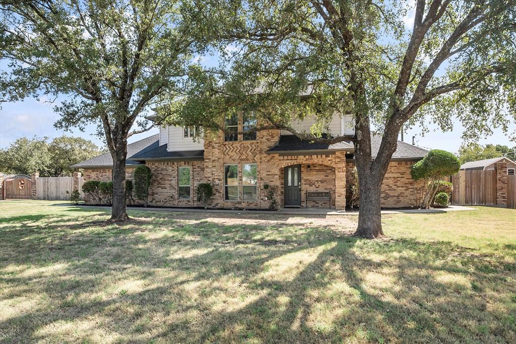 Property Photo: 2720 N Hill Terrace TX 76031