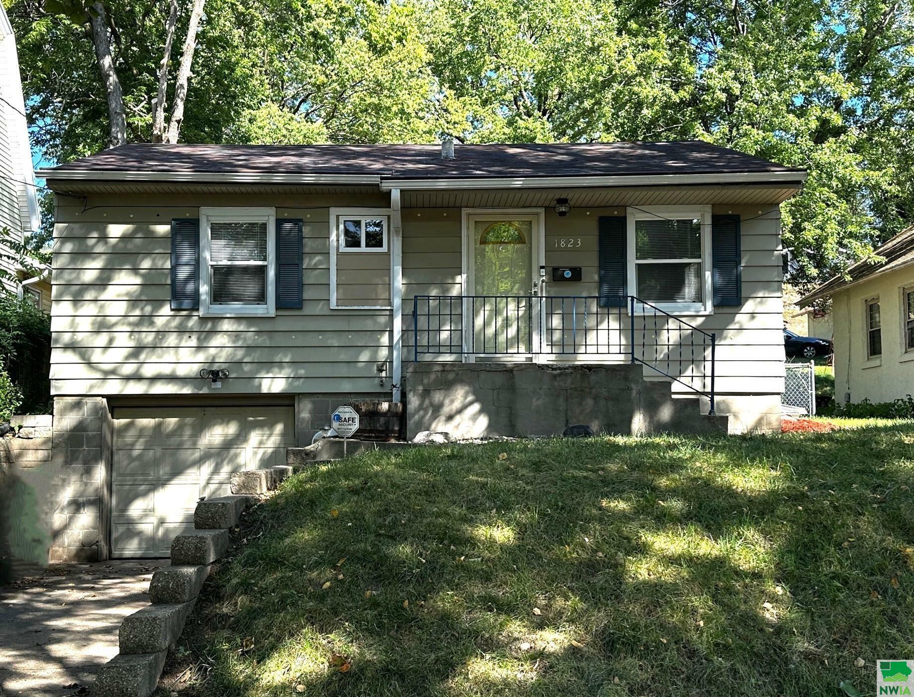 Property Photo:  1823 W 16th Street  IA 51103 