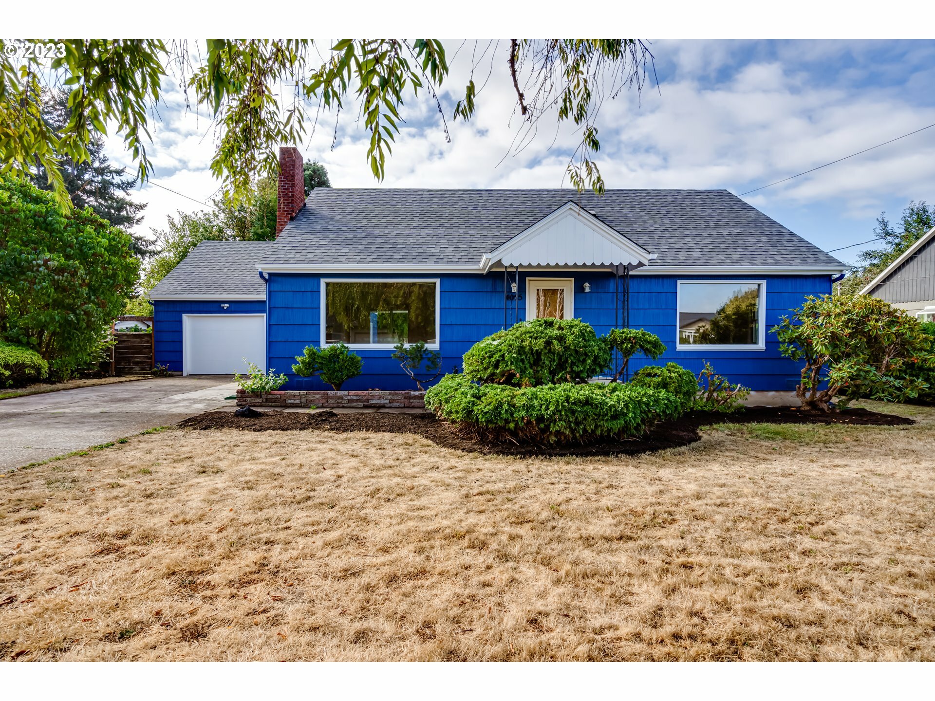 Property Photo: 4055 North St OR 97478