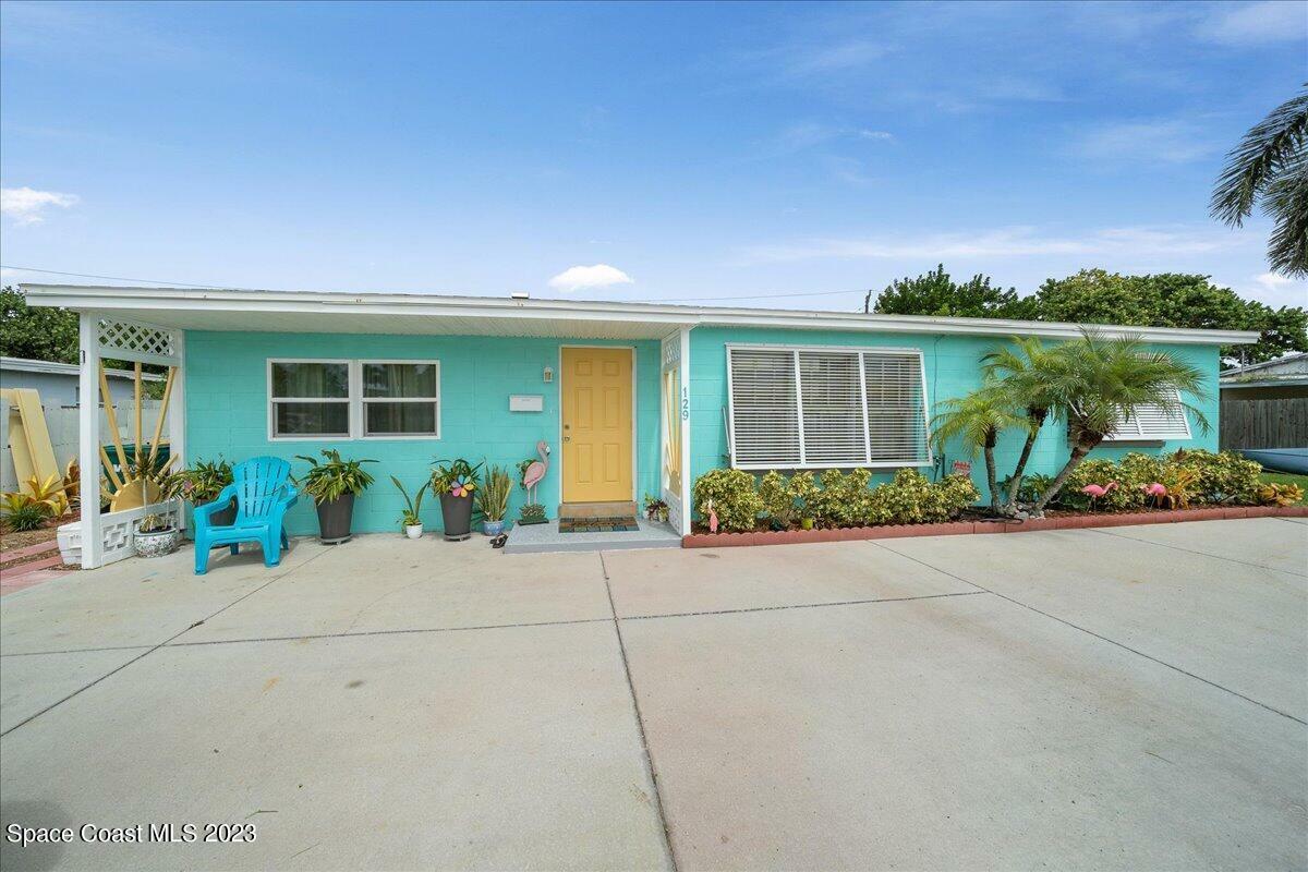 Property Photo: 129 NE 3rd Street FL 32937