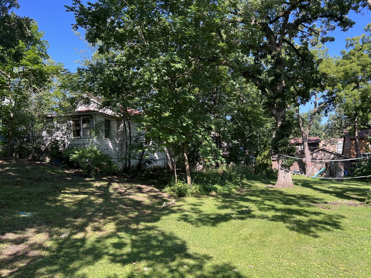 Property Photo:  26300 N Maple Avenue  IL 60060 