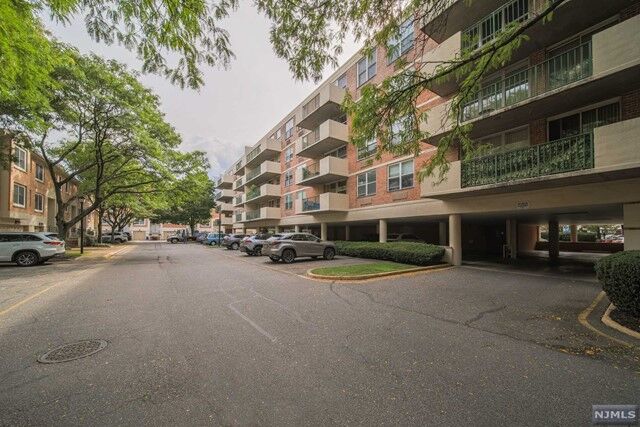 Property Photo:  100 Grand Cove Way 2E  NJ 07020 
