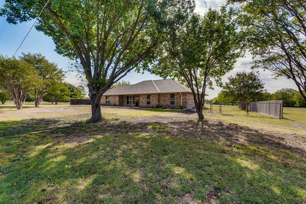 Property Photo:  522 Farrar Road  TX 75165 