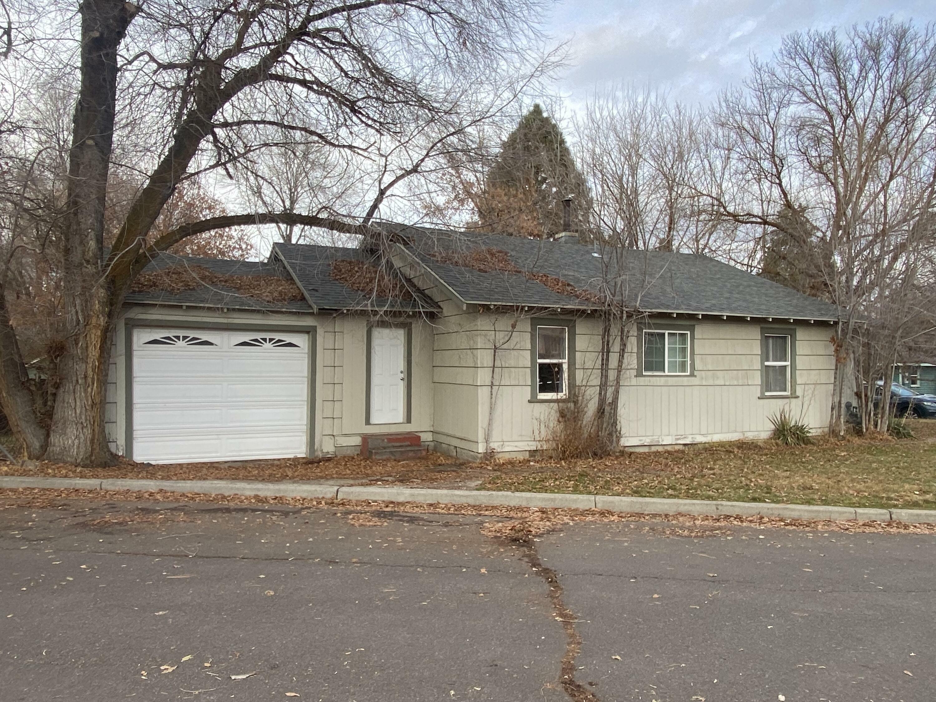 Property Photo:  2600 Scott Street  OR 97601 