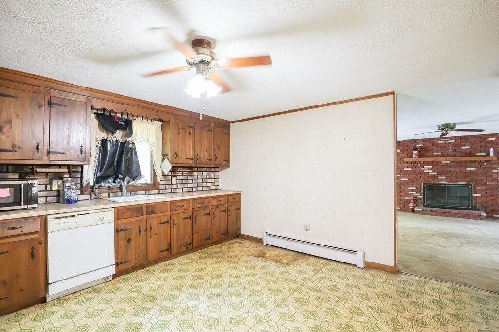 Property Photo: 7 Clover Hill Dr MA 01824