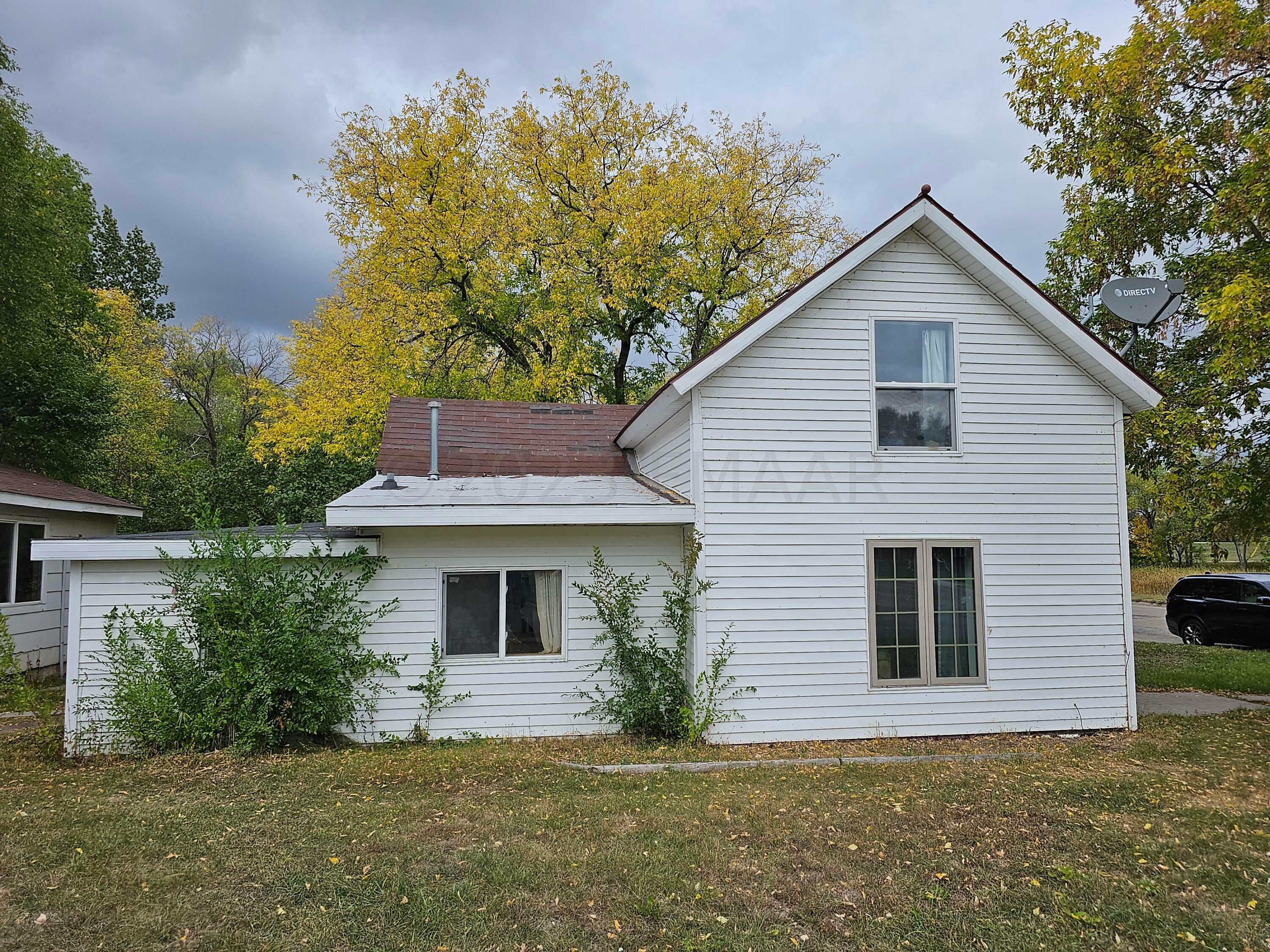 Property Photo:  122 Oak Grove Avenue  MN 56501 